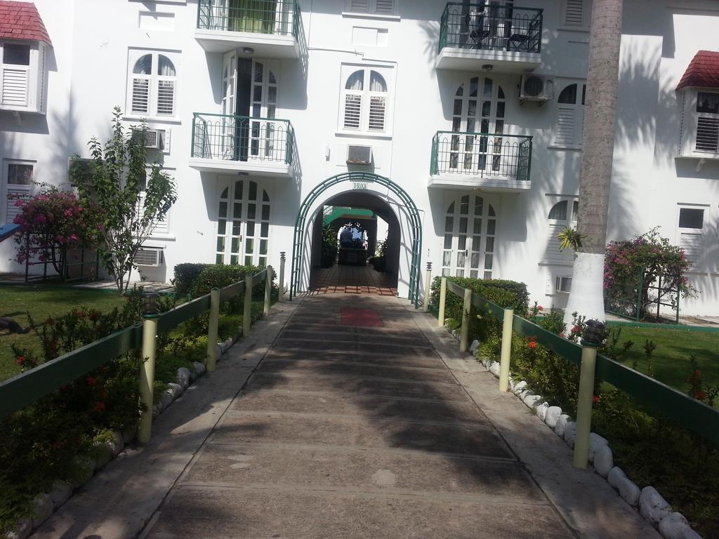 Apartment Treasure At Sandcastles Ocho Rios Eksteriør billede